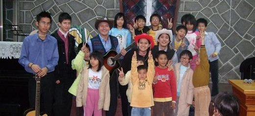 Christmas_performance_at_an_orphanage_Taiwan.JPG