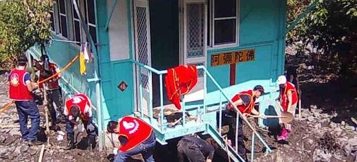 Family_International_team_working_to_clear_a_house.jpg